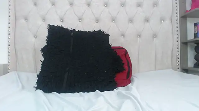 Abril Squirt online show from 4, 3, 2026