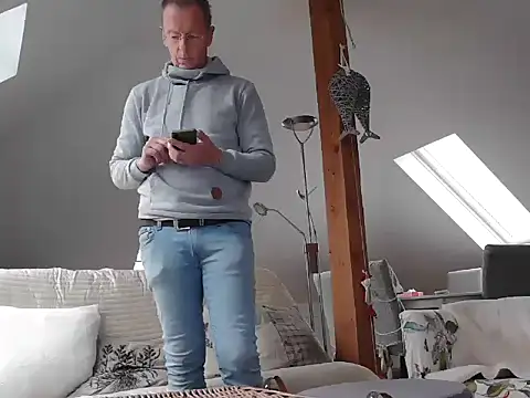 Snapshot of maxmueller321 chatting on 22, 12, 2025 maxmueller321 online show from 22, 12, 2025