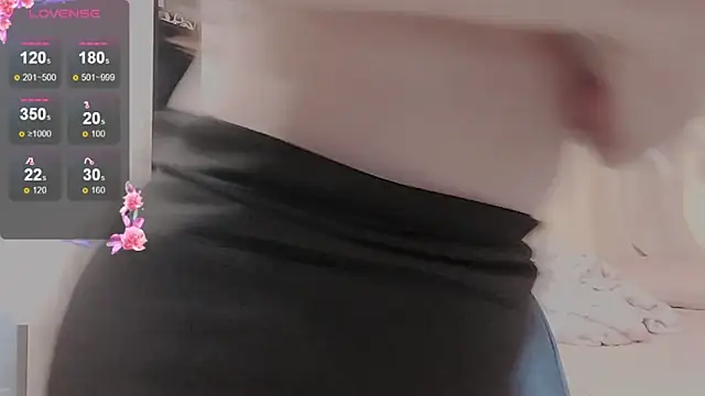 TuyetNhi2k6 online show from 24, 2, 2025