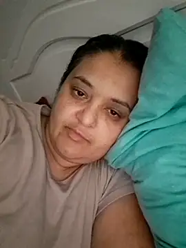 Snapshot of sarahhh1987 chatting on 1, 11, 2025 sarahhh1987 online show from 1, 11, 2025