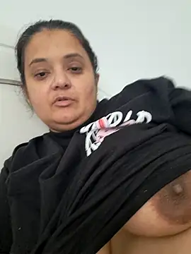 Snapshot of sarahhh1987 chatting on 3, 11, 2025 sarahhh1987 online show from 3, 11, 2025