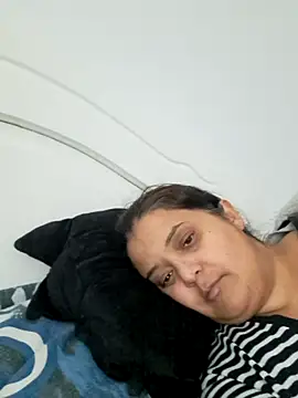 Snapshot of sarahhh1987 chatting on 6, 11, 2025 sarahhh1987 online show from 6, 11, 2025