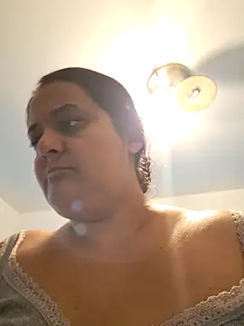 Snapshot of sarahhh1987 chatting on 11, 11, 2025 sarahhh1987 online show from 11, 11, 2025