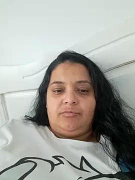 Snapshot of sarahhh1987 chatting on 15, 11, 2025 sarahhh1987 online show from 15, 11, 2025