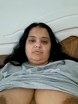 Snapshot of sarahhh1987 chatting on 5, 12, 2025 sarahhh1987 online show from 5, 12, 2025