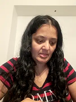 Snapshot of sarahhh1987 chatting on 5, 1, 2026 sarahhh1987 online show from 5, 1, 2026