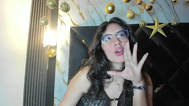 CoralineSanchez online show from 3, 2, 2026