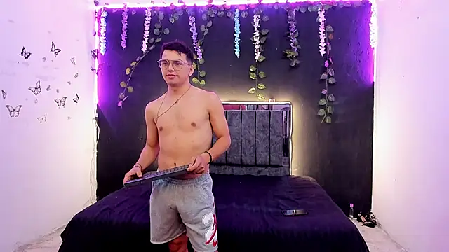 Snapshot of UNIVERSAL_SEXX_ chatting on 13, 4, 2026 UNIVERSAL SEXX online show from 13, 4, 2026