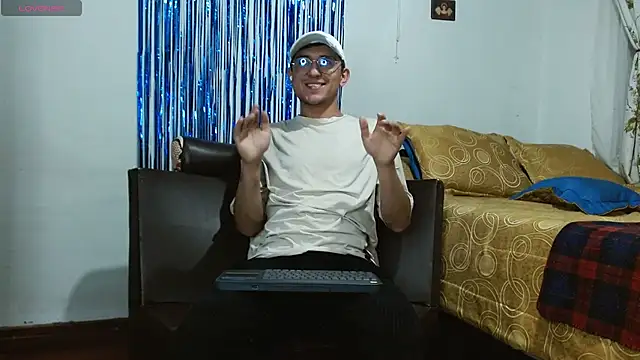 Snapshot of samfox_ chatting on 2, 10, 2025 samfox online show from 2, 10, 2025