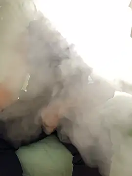 Snapshot of FumesClouds chatting on 18, 12, 2024 FumesClouds online show from 18, 12, 2024