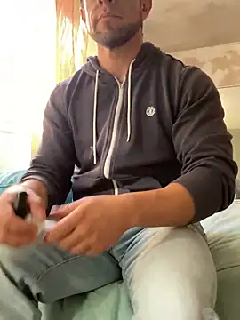 Snapshot of FumesClouds chatting on 19, 12, 2024 FumesClouds online show from 19, 12, 2024