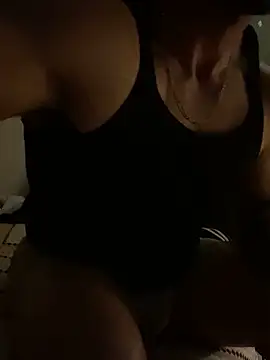 Snapshot of FumesClouds chatting on 2, 3, 2025 FumesClouds online show from 2, 3, 2025