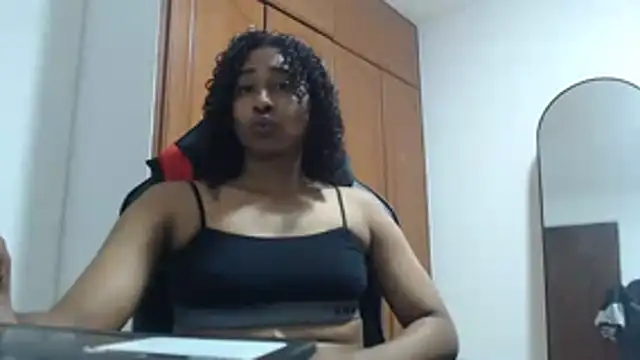 Snapshot of yohatinelly07 chatting on 18, 1, 2026 yohatinelly07 online show from 18, 1, 2026