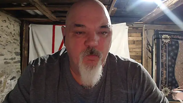 Newfiesausage1972 online show from 14, 1, 2026