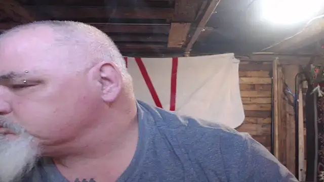 Newfiesausage1972 online show from 31, 1, 2026