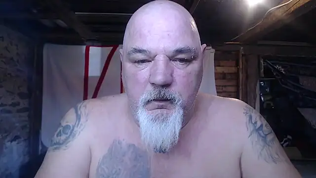 Newfiesausage1972 online show from 24, 3, 2026