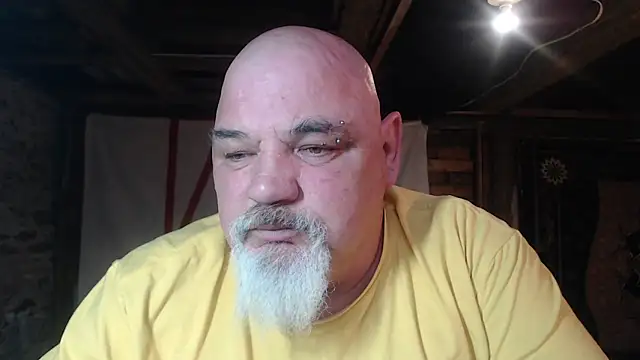 Newfiesausage1972 online show from 25, 3, 2026