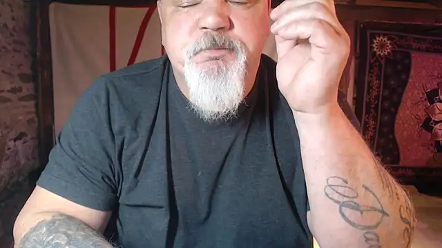 Newfiesausage1972 online show from 28, 3, 2026