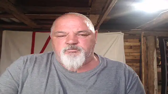Newfiesausage1972 online show from 26, 6, 2026