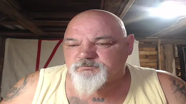 Newfiesausage1972 online show from 29, 6, 2026