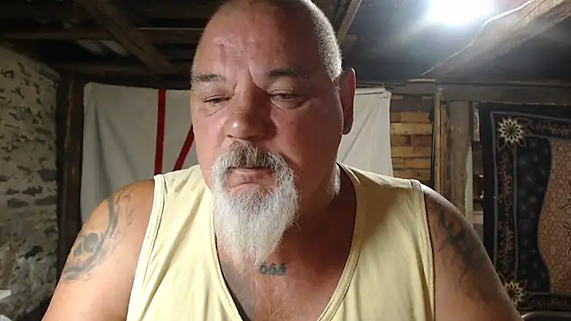 Newfiesausage1972 online show from 17, 7, 2026