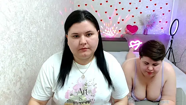 BeckyAndHellen online show from 24, 2, 2025