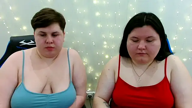 Snapshot of BeckyAndHellen chatting on 12, 4, 2026 BeckyAndHellen online show from 12, 4, 2026