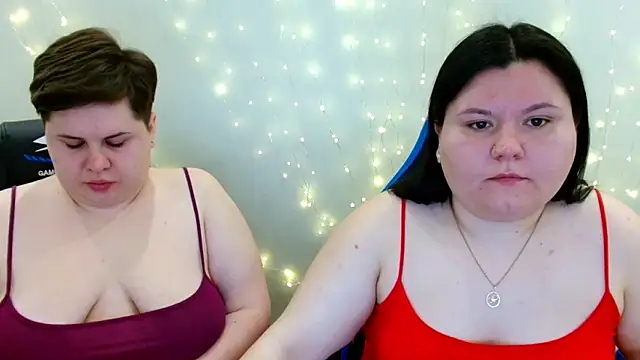 Snapshot of BeckyAndHellen chatting on 15, 4, 2026 BeckyAndHellen online show from 15, 4, 2026