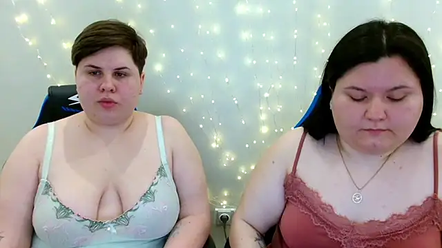 Snapshot of BeckyAndHellen chatting on 16, 4, 2026 BeckyAndHellen online show from 16, 4, 2026