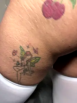 Snapshot of Shuggabutt chatting on 25, 10, 2025 Shuggabutt online show from 25, 10, 2025