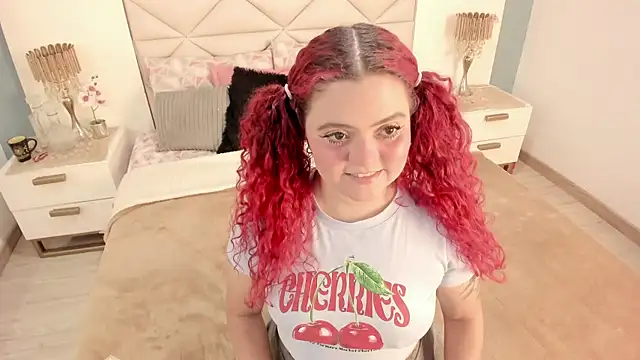 Snapshot of Twwiiggy chatting on 21, 10, 2025 Twwiiggy online show from 21, 10, 2025