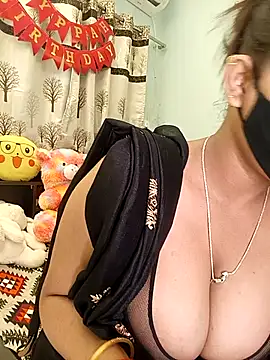 Snapshot of Divya_girl chatting on 8, 10, 2025 Divya girl online show from 8, 10, 2025