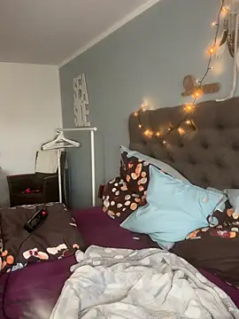 Liana Lou online show from 12, 4, 2026