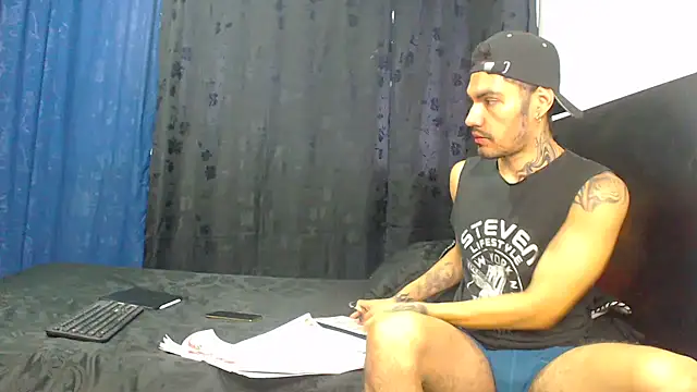 Snapshot of Hot_Sharks_ chatting on 9, 2, 2026 Hot Sharks online show from 9, 2, 2026