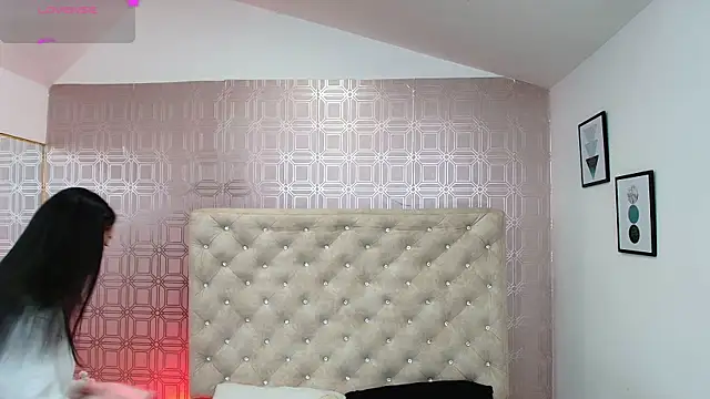 Snapshot of Sara_Desire chatting on 6, 3, 2025 Sara Desire online show from 6, 3, 2025