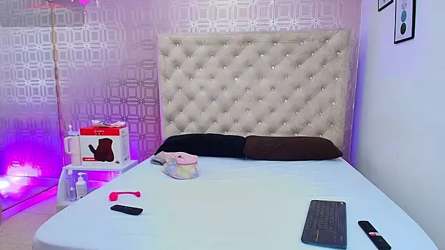 Snapshot of Sara_Desire chatting on 15, 3, 2025 Sara Desire online show from 15, 3, 2025