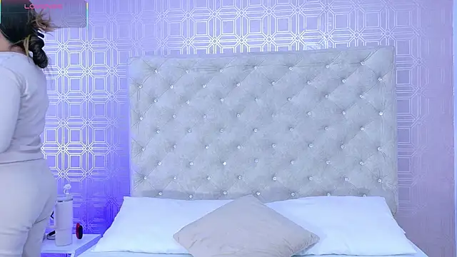 Snapshot of Sara_Desire chatting on 14, 9, 2025 Sara Desire online show from 14, 9, 2025