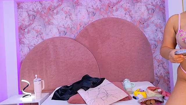 Snapshot of Sara_Desire chatting on 26, 9, 2025 Sara Desire online show from 26, 9, 2025