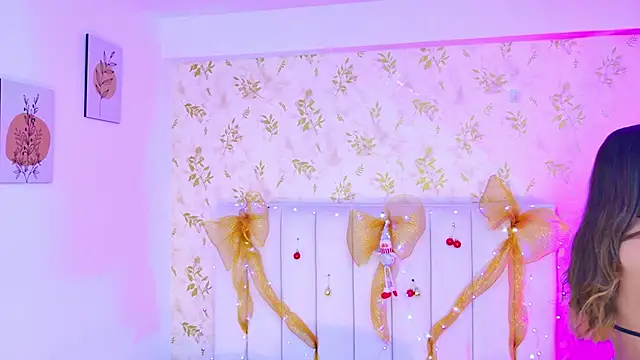 Snapshot of Sara_Desire chatting on 20, 12, 2025 Sara Desire online show from 20, 12, 2025