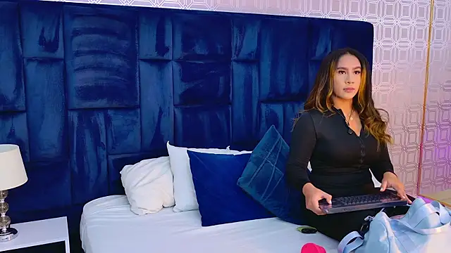 Snapshot of Sara_Desire chatting on 4, 2, 2026 Sara Desire online show from 4, 2, 2026