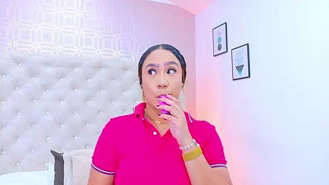 Snapshot of Sara_Desire chatting on 25, 2, 2026 Sara Desire online show from 25, 2, 2026