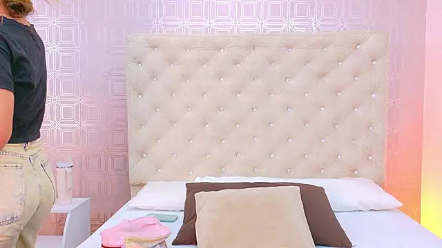 Snapshot of Sara_Desire chatting on 28, 2, 2026 Sara Desire online show from 28, 2, 2026