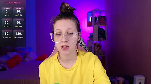 Snapshot of ur_kitty__ chatting on 4, 3, 2025 ur kitty online show from 4, 3, 2025