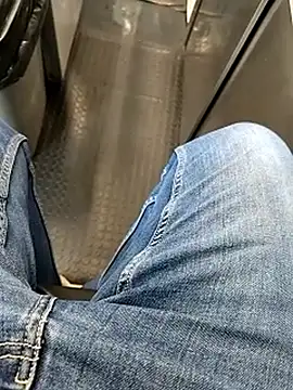 Snapshot of A_man_in_public chatting on 18, 1, 2026 A man in public online show from 18, 1, 2026