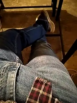 Snapshot of A_man_in_public chatting on 25, 2, 2026 A man in public online show from 25, 2, 2026