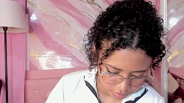 Snapshot of JessyZoe chatting on 21, 10, 2025 JessyZoe online show from 21, 10, 2025