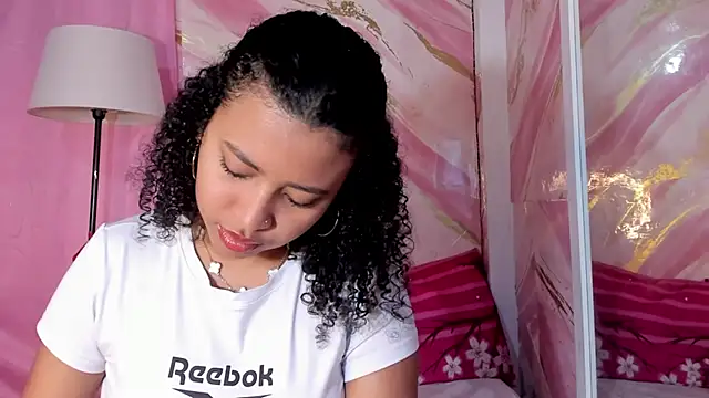 Snapshot of JessyZoe chatting on 5, 12, 2025 JessyZoe online show from 5, 12, 2025