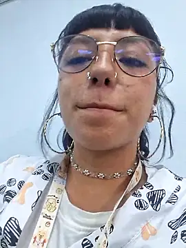 cute hollywood online show from 30, 5, 2026