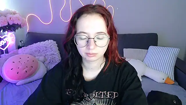 Snapshot of Mini_Diva chatting on 17, 7, 2026 Mini Diva online show from 17, 7, 2026