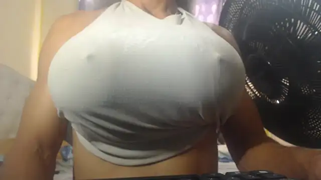 Snapshot of DanielaMuscleTS chatting on 18, 12, 2025 DanielaMuscleTS online show from 18, 12, 2025